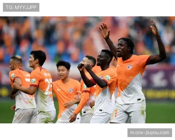 青岛海牛负七分开局客场难敌玉昆攻势 保级之路开局即面临严峻考验